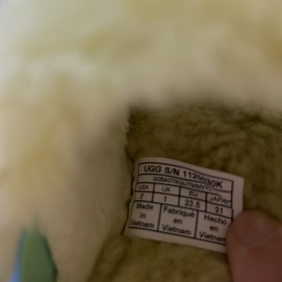 UGG Australia Fluffy Yellow Slipper - Picture 7 of 8